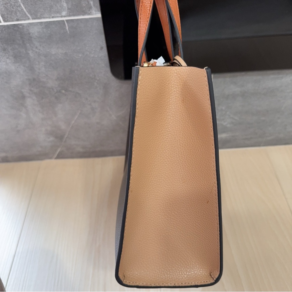 MARC JACOBS Grind Mini Leather Tote in Split Colors - Picture 2 of 7